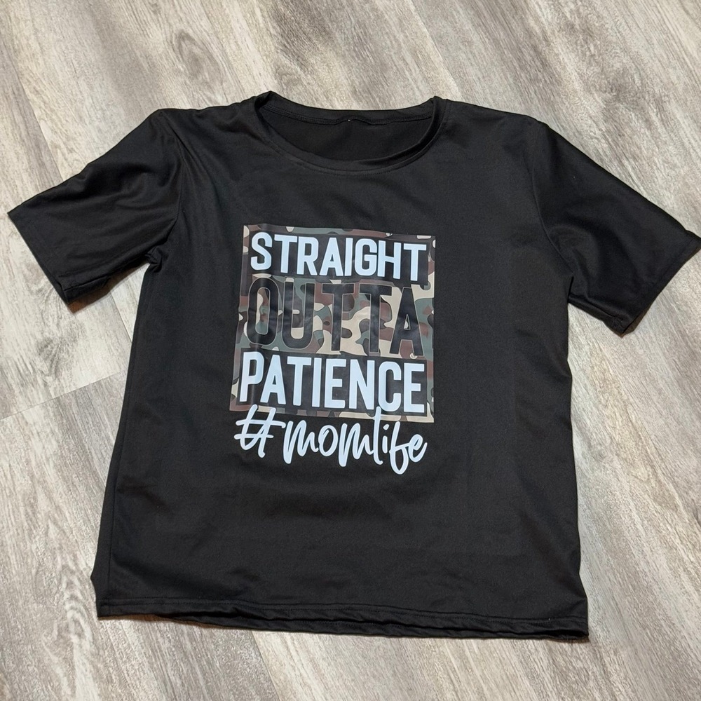 Moms camo straight outta patience T-shirt 18x23‎